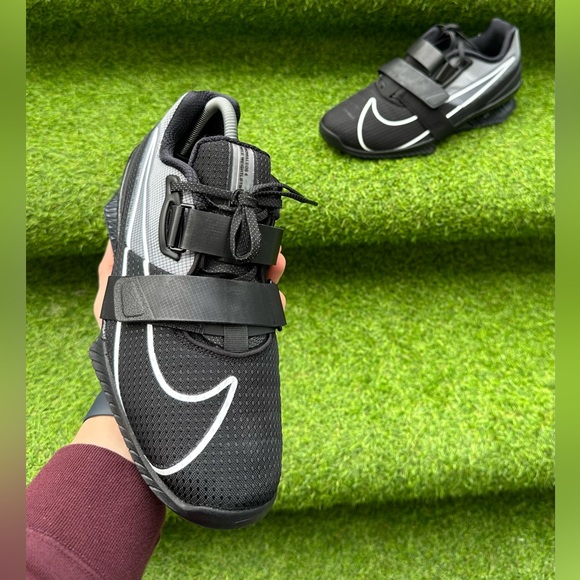 Nike Romaleos 4 Black Weightlifting Shoes
Gym Training Shoes Men's CrossFit 10.5 - Picture 2 of 9